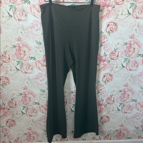 BRAND NEW! Lululemon Dark Olive Super-High-Rise Flared Pants - Picture 2 of 6